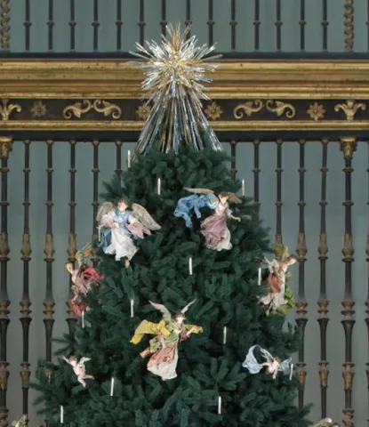 Met Museum Christmas Tree