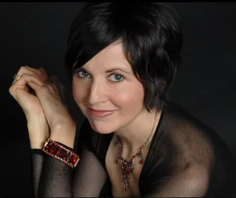 head shot Rosemary Loar